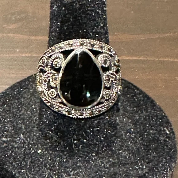 Sterling silver Marcasite onyx ring approximate size 6 1/2 to 6 3/4. - Picture 2 of 6